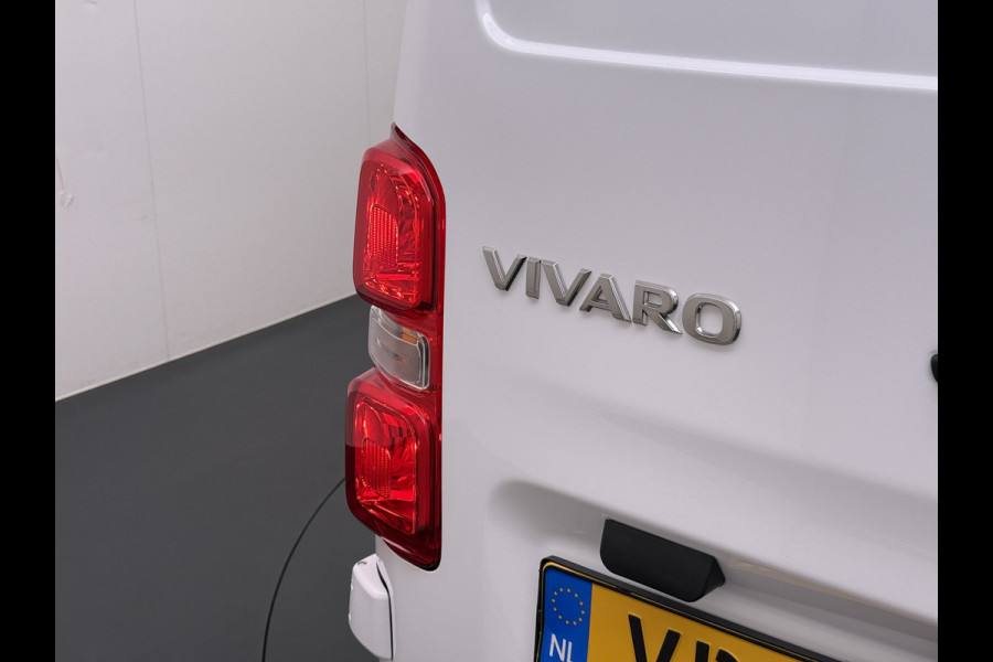 Opel Vivaro 2.0CDTI 145pk L2H1 3-Pers. Trekhaak Euro 6 Navi Apple Carplay Android Auto Airco Cruise Control Pdc Edition Regen-Lichtsensor Betonplex Vloer Wandbetimmering Schuifdeur 2.500KG Trekgewicht Origineel Nederlandse Bus