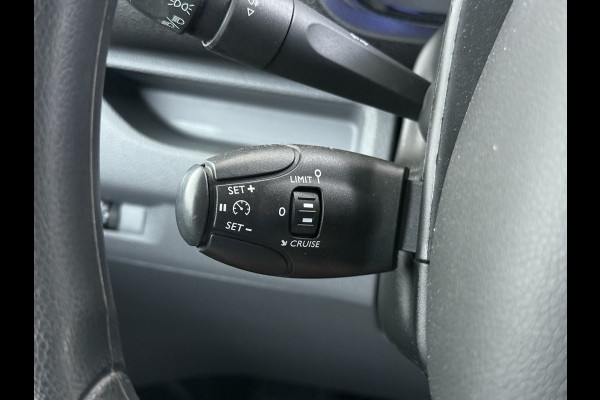 Opel Vivaro 2.0CDTI 145pk L2H1 3-Pers. Trekhaak Euro 6 Navi Apple Carplay Android Auto Airco Cruise Control Pdc Edition Regen-Lichtsensor Betonplex Vloer Wandbetimmering Schuifdeur 2.500KG Trekgewicht Origineel Nederlandse Bus