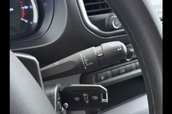 Opel Vivaro 2.0CDTI 145pk L2H1 3-Pers. Trekhaak Euro 6 Navi Apple Carplay Android Auto Airco Cruise Control Pdc Edition Regen-Lichtsensor Betonplex Vloer Wandbetimmering Schuifdeur 2.500KG Trekgewicht Origineel Nederlandse Bus