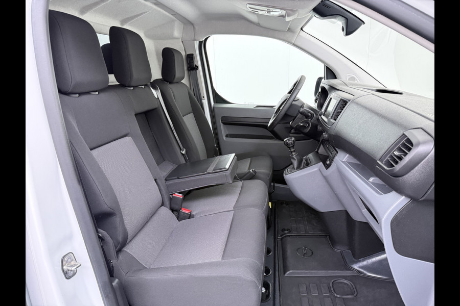 Opel Vivaro 2.0CDTI 145pk L2H1 3-Pers. Trekhaak Euro 6 Navi Apple Carplay Android Auto Airco Cruise Control Pdc Edition Regen-Lichtsensor Betonplex Vloer Wandbetimmering Schuifdeur 2.500KG Trekgewicht Origineel Nederlandse Bus