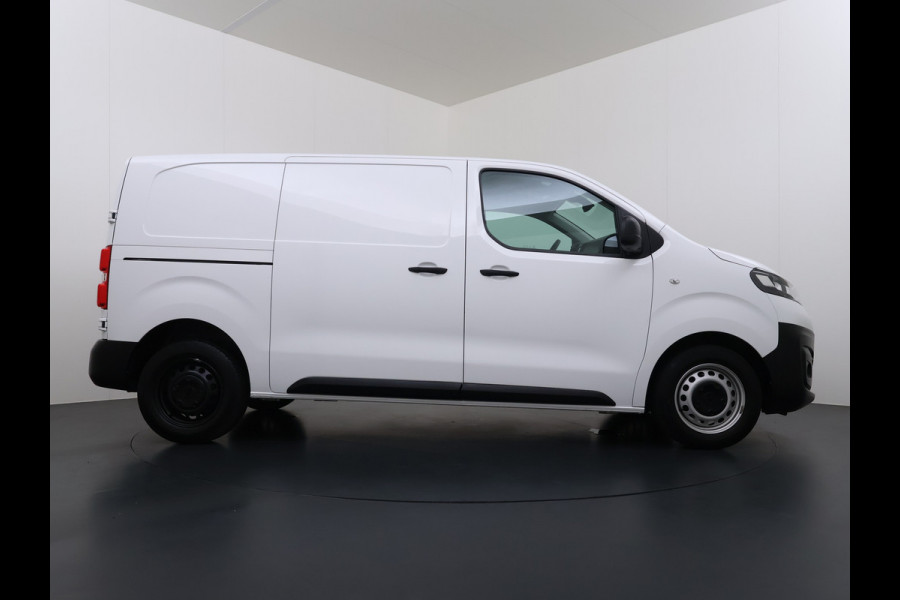 Opel Vivaro 2.0CDTI 145pk L2H1 3-Pers. Trekhaak Euro 6 Navi Apple Carplay Android Auto Airco Cruise Control Pdc Edition Regen-Lichtsensor Betonplex Vloer Wandbetimmering Schuifdeur 2.500KG Trekgewicht Origineel Nederlandse Bus