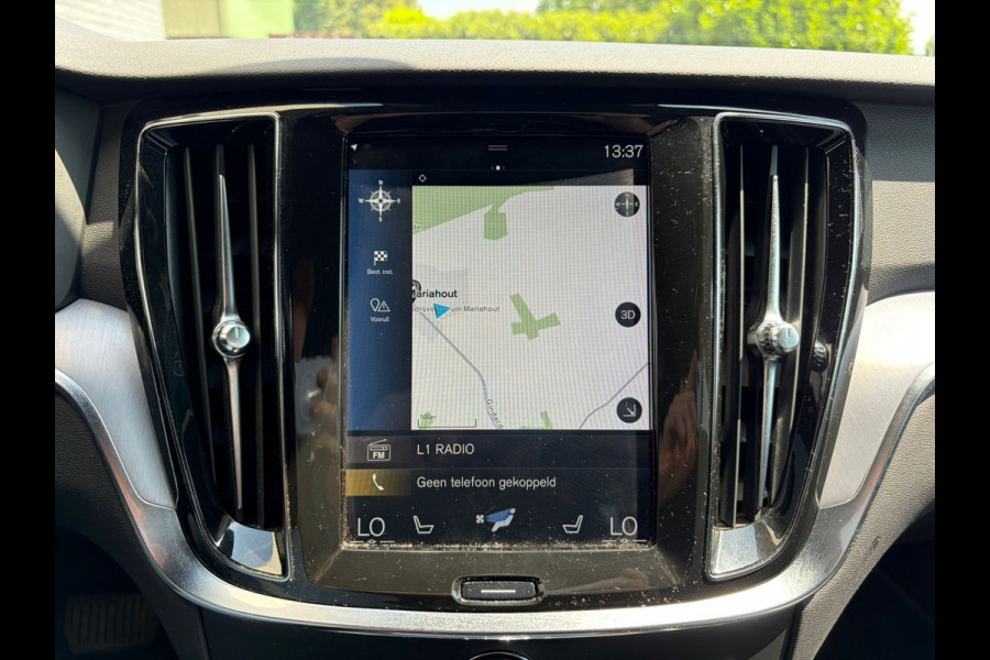 Volvo V60 2.0 T5 251PK Aut. Leder Wegkl.Trekhaak Navi Ecc Adap.Cruise Contourstoelen Apple CarPlay Android Auto Bordherk. High Performance Elek.Stoelen+Memory Elek.Achterklep Privacy Glas Lmv 18" Regensensor 1.800KG Trekgewicht Origineel Nederlandse Auto