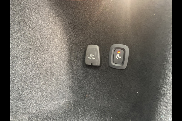 Volvo V60 2.0 T5 251PK Aut. Leder Wegkl.Trekhaak Navi Ecc Adap.Cruise Contourstoelen Apple CarPlay Android Auto Bordherk. High Performance Elek.Stoelen+Memory Elek.Achterklep Privacy Glas Lmv 18" Regensensor 1.800KG Trekgewicht Origineel Nederlandse Auto