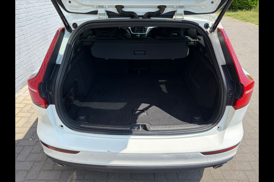 Volvo V60 2.0 T5 251PK Aut. Leder Wegkl.Trekhaak Navi Ecc Adap.Cruise Contourstoelen Apple CarPlay Android Auto Bordherk. High Performance Elek.Stoelen+Memory Elek.Achterklep Privacy Glas Lmv 18" Regensensor 1.800KG Trekgewicht Origineel Nederlandse Auto