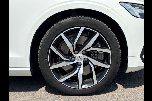 Volvo V60 2.0 T5 251PK Aut. Leder Wegkl.Trekhaak Navi Ecc Adap.Cruise Contourstoelen Apple CarPlay Android Auto Bordherk. High Performance Elek.Stoelen+Memory Elek.Achterklep Privacy Glas Lmv 18" Regensensor 1.800KG Trekgewicht Origineel Nederlandse Auto