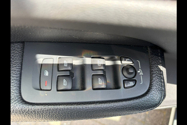 Volvo V60 2.0 T5 251PK Aut. Leder Wegkl.Trekhaak Navi Ecc Adap.Cruise Contourstoelen Apple CarPlay Android Auto Bordherk. High Performance Elek.Stoelen+Memory Elek.Achterklep Privacy Glas Lmv 18" Regensensor 1.800KG Trekgewicht Origineel Nederlandse Auto