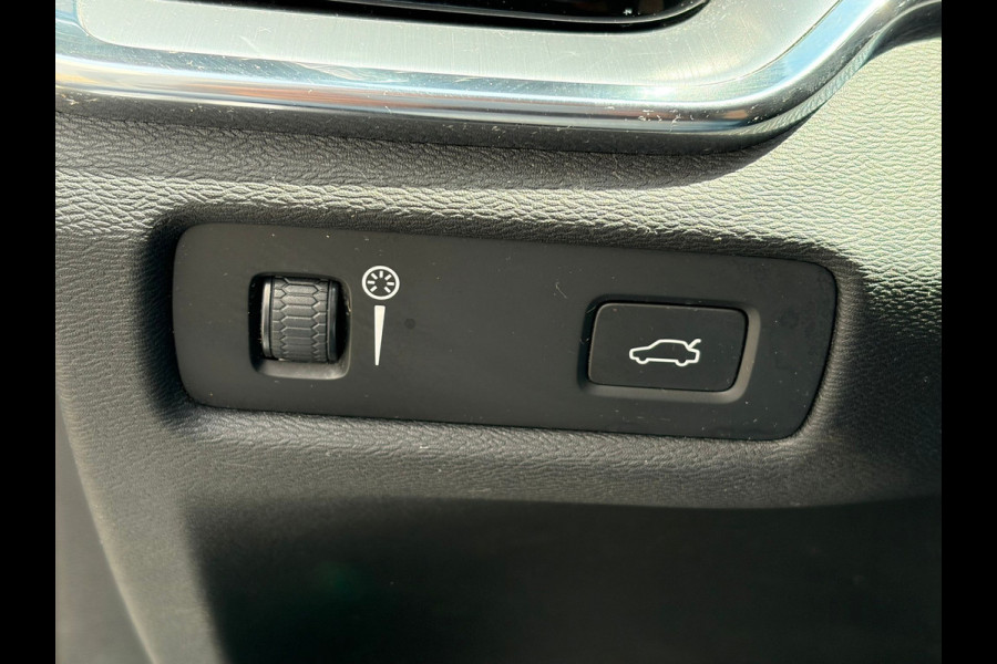 Volvo V60 2.0 T5 251PK Aut. Leder Wegkl.Trekhaak Navi Ecc Adap.Cruise Contourstoelen Apple CarPlay Android Auto Bordherk. High Performance Elek.Stoelen+Memory Elek.Achterklep Privacy Glas Lmv 18" Regensensor 1.800KG Trekgewicht Origineel Nederlandse Auto