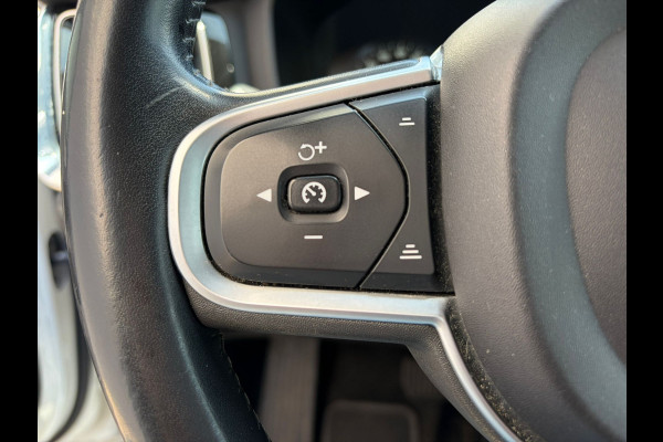 Volvo V60 2.0 T5 251PK Aut. Leder Wegkl.Trekhaak Navi Ecc Adap.Cruise Contourstoelen Apple CarPlay Android Auto Bordherk. High Performance Elek.Stoelen+Memory Elek.Achterklep Privacy Glas Lmv 18" Regensensor 1.800KG Trekgewicht Origineel Nederlandse Auto