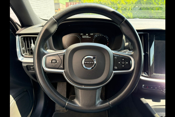 Volvo V60 2.0 T5 251PK Aut. Leder Wegkl.Trekhaak Navi Ecc Adap.Cruise Contourstoelen Apple CarPlay Android Auto Bordherk. High Performance Elek.Stoelen+Memory Elek.Achterklep Privacy Glas Lmv 18" Regensensor 1.800KG Trekgewicht Origineel Nederlandse Auto