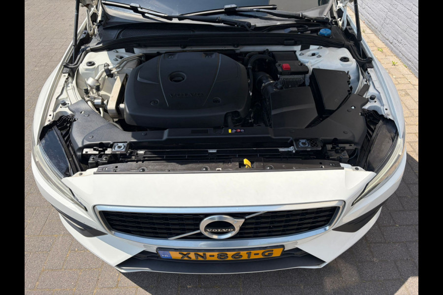 Volvo V60 2.0 T5 251PK Aut. Leder Wegkl.Trekhaak Navi Ecc Adap.Cruise Contourstoelen Apple CarPlay Android Auto Bordherk. High Performance Elek.Stoelen+Memory Elek.Achterklep Privacy Glas Lmv 18" Regensensor 1.800KG Trekgewicht Origineel Nederlandse Auto