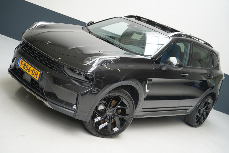 Lynk & Co 01 1.5 | Zwart optiek | 360 camera | Panoramadak | Navigatie | Memory | Apple CarPlay