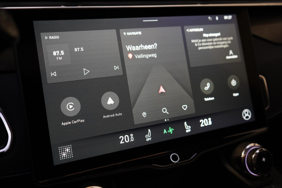 Lynk & Co 01 1.5 | Zwart optiek | 360 camera | Panoramadak | Navigatie | Memory | Apple CarPlay