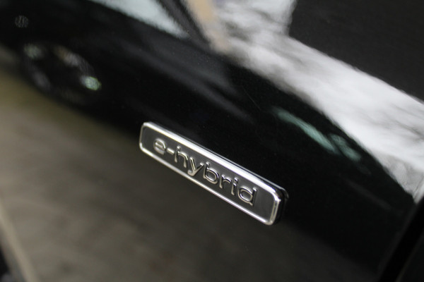 Audi A6 Avant 2.0 e-Hybrid Quattro S-Line | Spoilerpakket | Achteras besturing | Alcantara/Leder | Zwenkbare Trekhaak | 360 | Nieuw