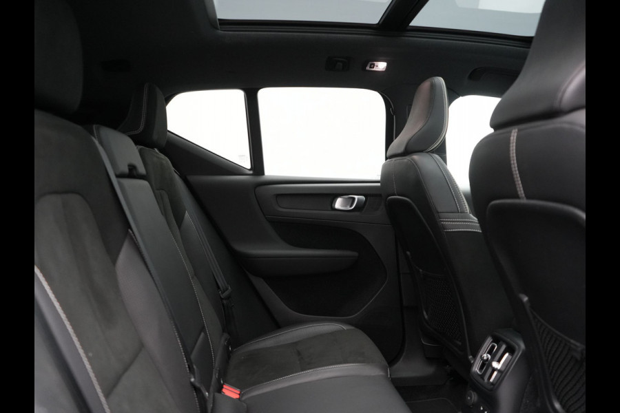 Volvo XC40 T5 Twin Engine R-Design PHEV 262pk | Trekhaak Af Fabriek | Panodak | Adaptive Cruise | 360 Camera | Harman / Kardon | Alcantara Sportstoelen Memory & Verwarmd | Apple Carplay | Stuur Verwarmd | Keyless | Blis | 19"L.M | Plug In Hybrid |