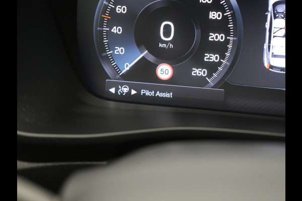 Volvo XC40 T5 Twin Engine R-Design PHEV 262pk | Trekhaak Af Fabriek | Panodak | Adaptive Cruise | 360 Camera | Harman / Kardon | Alcantara Sportstoelen Memory & Verwarmd | Apple Carplay | Stuur Verwarmd | Keyless | Blis | 19"L.M | Plug In Hybrid |