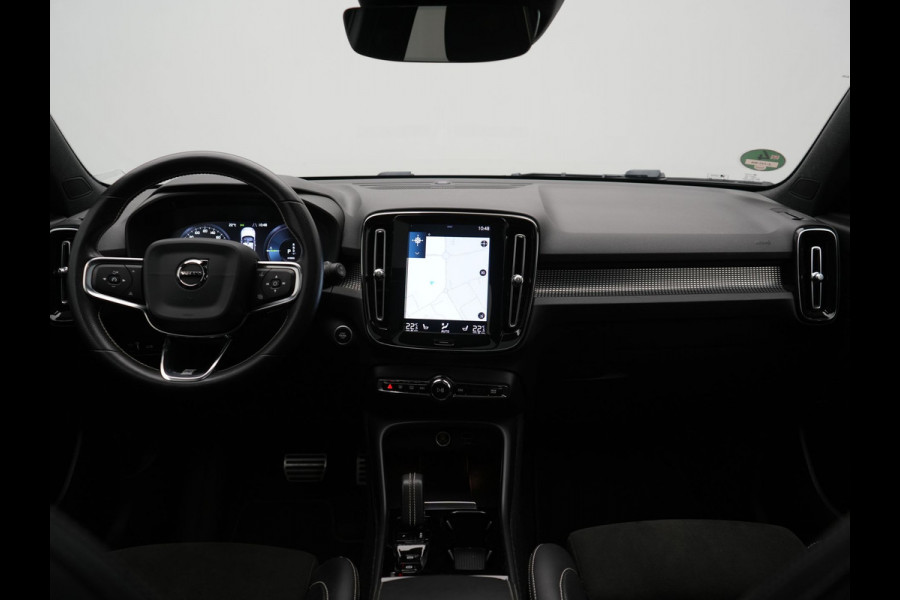 Volvo XC40 T5 Twin Engine R-Design PHEV 262pk | Trekhaak Af Fabriek | Panodak | Adaptive Cruise | 360 Camera | Harman / Kardon | Alcantara Sportstoelen Memory & Verwarmd | Apple Carplay | Stuur Verwarmd | Keyless | Blis | 19"L.M | Plug In Hybrid |