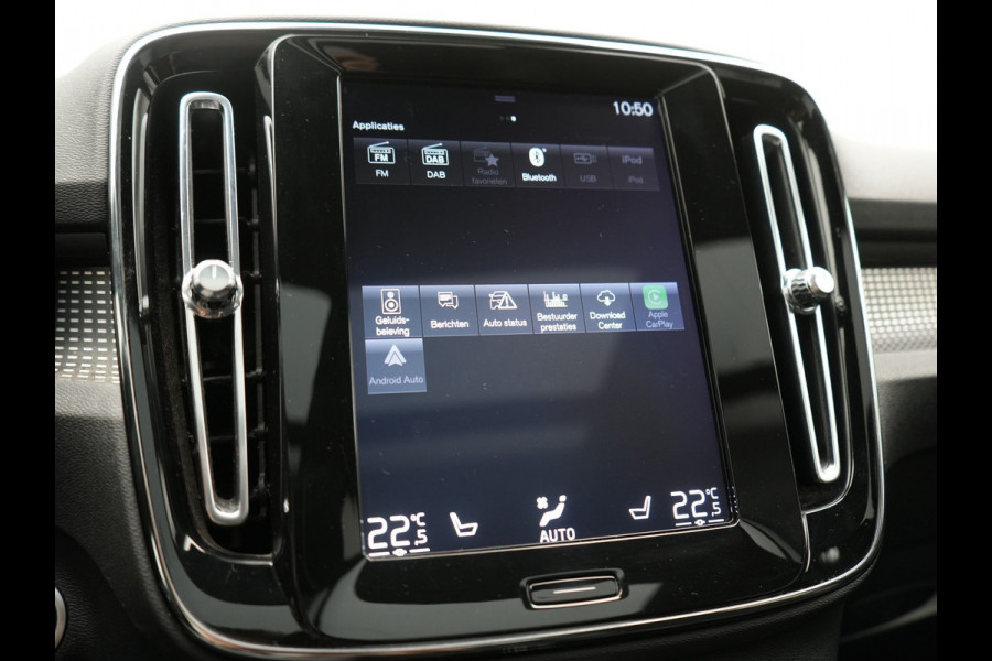 Volvo XC40 T5 Twin Engine R-Design PHEV 262pk | Trekhaak Af Fabriek | Panodak | Adaptive Cruise | 360 Camera | Harman / Kardon | Alcantara Sportstoelen Memory & Verwarmd | Apple Carplay | Stuur Verwarmd | Keyless | Blis | 19"L.M | Plug In Hybrid |