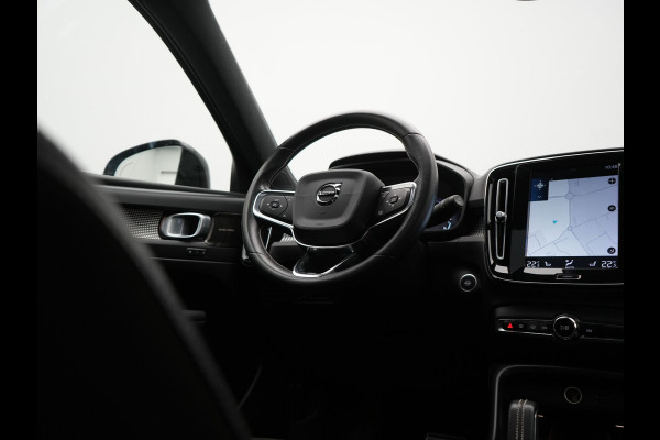Volvo XC40 T5 Twin Engine R-Design PHEV 262pk | Trekhaak Af Fabriek | Panodak | Adaptive Cruise | 360 Camera | Harman / Kardon | Alcantara Sportstoelen Memory & Verwarmd | Apple Carplay | Stuur Verwarmd | Keyless | Blis | 19"L.M | Plug In Hybrid |