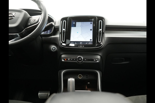 Volvo XC40 T5 Twin Engine R-Design PHEV 262pk | Trekhaak Af Fabriek | Panodak | Adaptive Cruise | 360 Camera | Harman / Kardon | Alcantara Sportstoelen Memory & Verwarmd | Apple Carplay | Stuur Verwarmd | Keyless | Blis | 19"L.M | Plug In Hybrid |