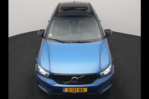Volvo XC40 T5 Twin Engine R-Design PHEV 262pk | Trekhaak Af Fabriek | Panodak | Adaptive Cruise | 360 Camera | Harman / Kardon | Alcantara Sportstoelen Memory & Verwarmd | Apple Carplay | Stuur Verwarmd | Keyless | Blis | 19"L.M | Plug In Hybrid |
