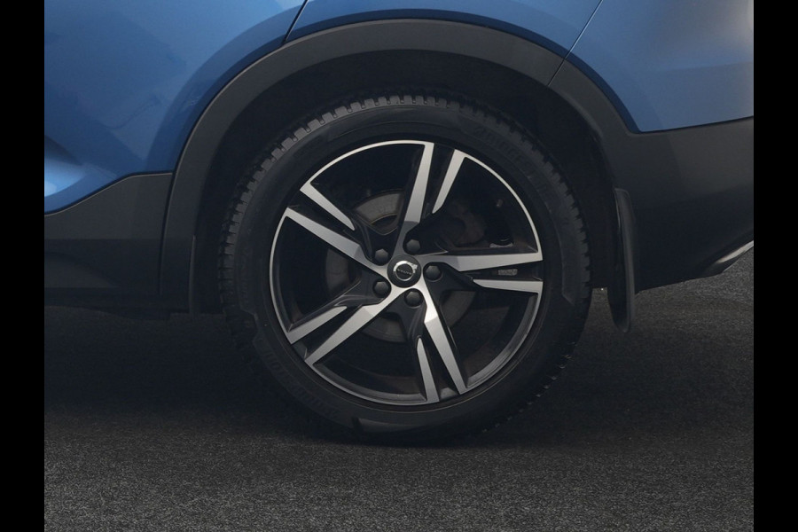 Volvo XC40 T5 Twin Engine R-Design PHEV 262pk | Trekhaak Af Fabriek | Panodak | Adaptive Cruise | 360 Camera | Harman / Kardon | Alcantara Sportstoelen Memory & Verwarmd | Apple Carplay | Stuur Verwarmd | Keyless | Blis | 19"L.M | Plug In Hybrid |