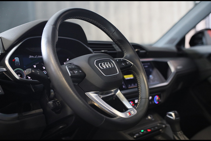 Audi Q3 Sportback 45 TFSI e RSQ3 Look / Memory / Camera / Acc / Lane Assist / Dode Hoek / S Line Zetels / Pano / Matrix / 21 In