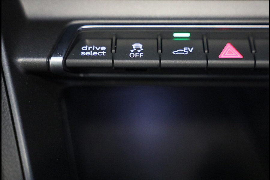 Audi Q3 Sportback 45 TFSI e RSQ3 Look / Memory / Camera / Acc / Lane Assist / Dode Hoek / S Line Zetels / Pano / Matrix / 21 In