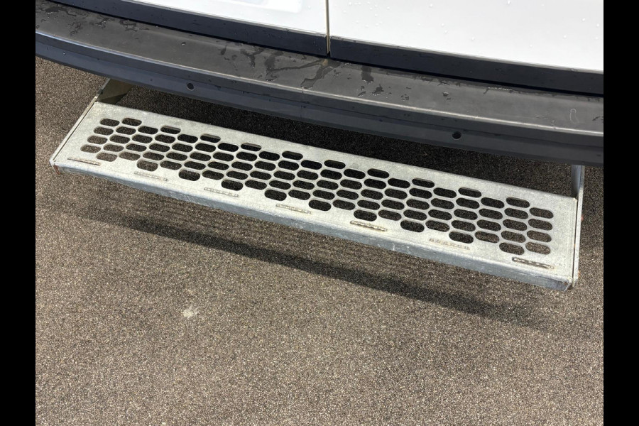 Volkswagen Crafter 35 2.0 TDI L4H3 Comfortline Automaat Carplay Cruise Control Stoelverwarming Standkachel 270 Graden Deuren Parkeersensoren