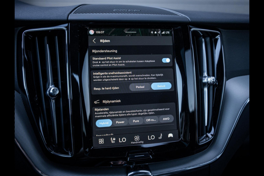 Volvo XC60 2.0 T6 Plug-in hybrid AWD Ultimate Dark Pano l Memory l 360cam