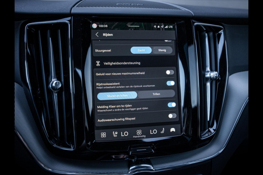 Volvo XC60 2.0 T6 Plug-in hybrid AWD Ultimate Dark Pano l Memory l 360cam