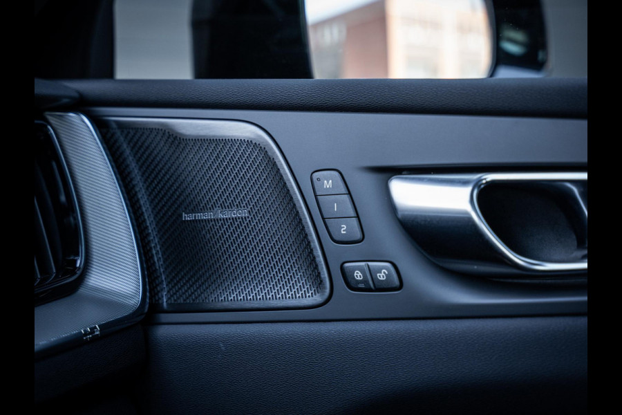 Volvo XC60 2.0 T6 Plug-in hybrid AWD Ultimate Dark Pano l Memory l 360cam