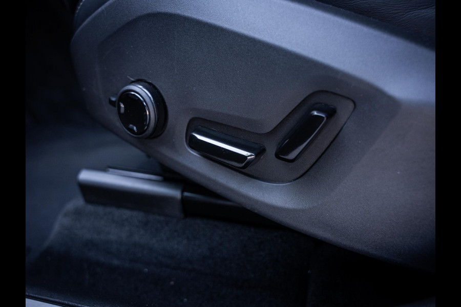 Volvo XC60 2.0 T6 Plug-in hybrid AWD Ultimate Dark Pano l Memory l 360cam