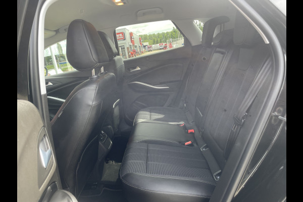 Opel Grandland 1.2 Turbo | 18" Velgen | Camera | Stoel/Stuurwiel verwarming | regensensor | Navigatie