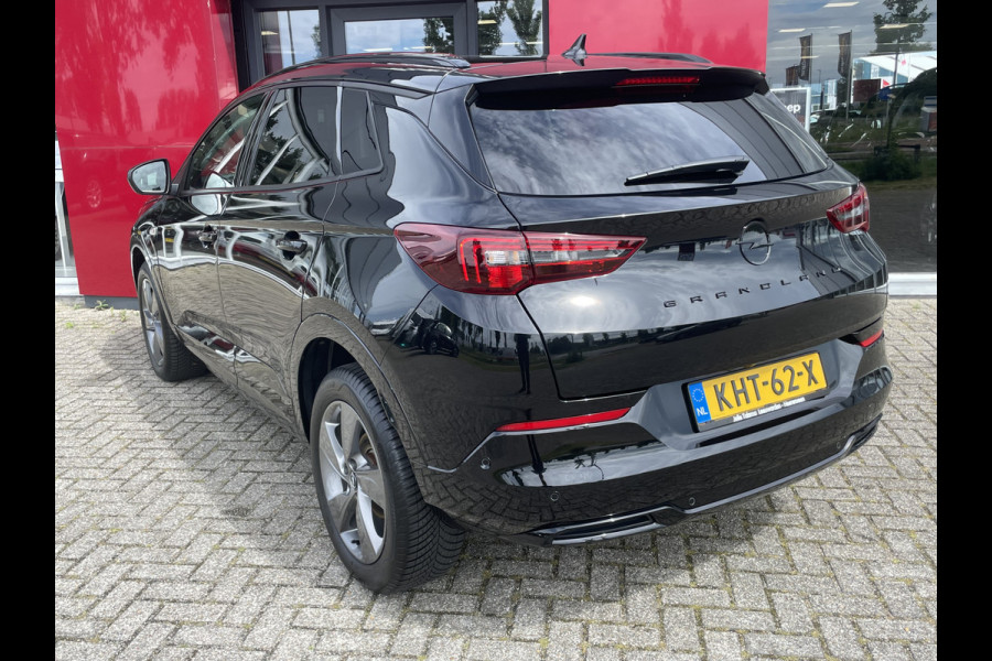 Opel Grandland 1.2 Turbo | 18" Velgen | Camera | Stoel/Stuurwiel verwarming | regensensor | Navigatie