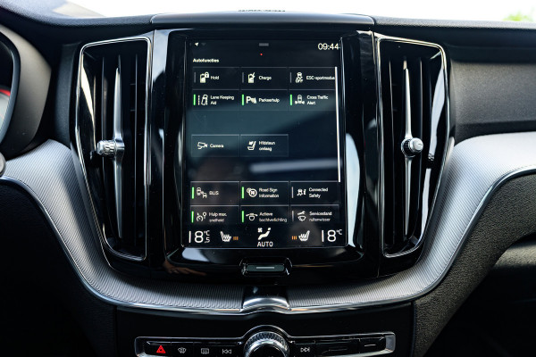 Volvo XC60 2.0 T8 Twin Engine AWD /Pano/R-Design/H&K