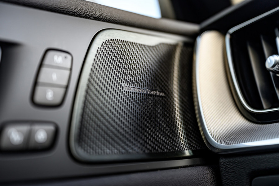 Volvo XC60 2.0 T8 Twin Engine AWD /Pano/R-Design/H&K