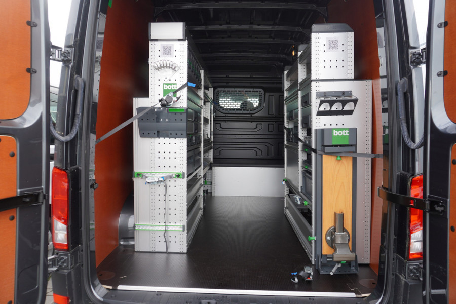 Volkswagen Crafter 35 2.0 TDI 141 PK L3H3 Automaat werkplaatsinrichting Nr. V042 | Airco | Cruise | Navi | Betimmering