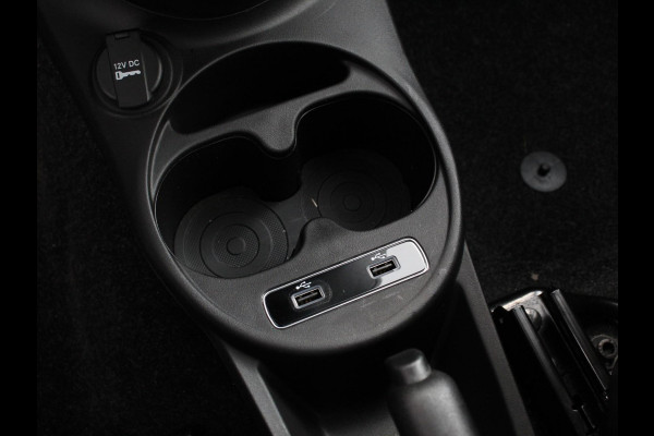 Fiat 500 1.0 Hybrid Vita Comfort Climate Control Dab Digitale Cockpit Parkeer sensoren Radio