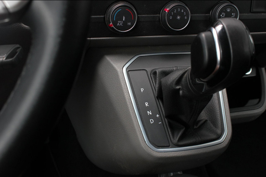 Volkswagen Transporter 2.0 TDI L2H1 204PK JB-EDITION DSG / PDC / VERLAGINGSVEREN / LEDEREN BEKLEDING / FULL / APPLE CARPLAY /NAVI