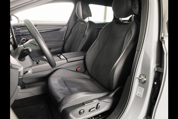Volkswagen ID.7 Limited Edition Plus 77 kWh accu 210 kW / 286 PK V / Trekhaak / Massage / 360 graden / HUD