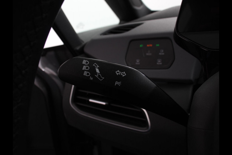 Volkswagen ID.3 Pro 58 kWh Navigatie Apple Carplay Android Auto Parkeersensoren Adaptive Cruise Control Full Led Stoel- en stuurverwarming Climate Control