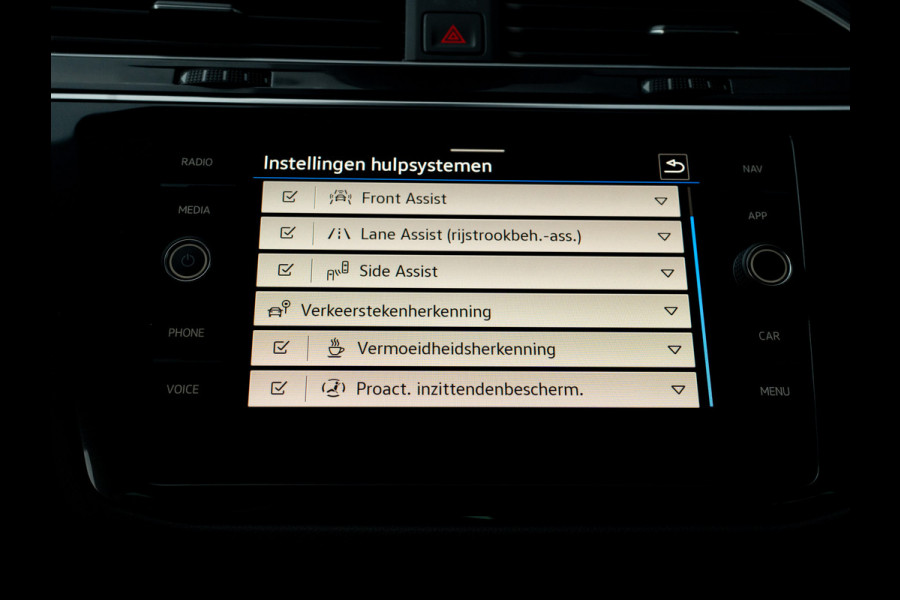 Volkswagen Tiguan 1.5 TSI Life Business | Camera | Elk. A-klep | Side Assist | Keyless | Prijs Rijklaar!!