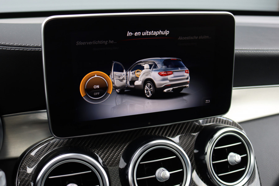 Mercedes-Benz GLC AMG 43 4MATIC | Luchtvering | Distronic+ | Carbon | Memory | Burmester | Panoramadak | HUD | Trekhaak | Nightpakket | Leder | Surround Camera | Keyless Go |