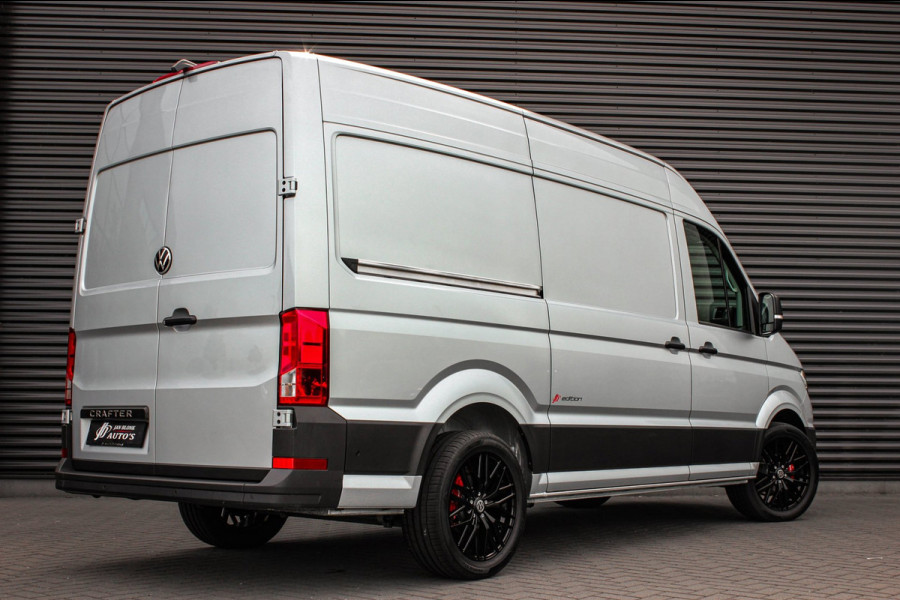 Volkswagen Crafter 2.0 TDI L3H3 Highline LED / XENON / APPLE CARPLAY / NAVIGATIE / DSG / FULL BLACK / 140PK / AUTOMAAT / NEW MODEL