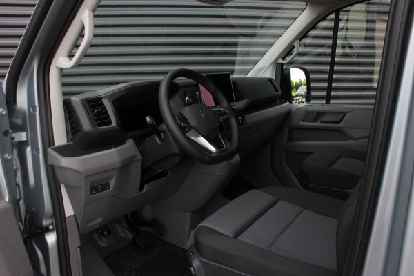 Volkswagen Crafter 2.0 TDI L3H3 Highline LED / XENON / APPLE CARPLAY / NAVIGATIE / DSG / FULL BLACK / 140PK / AUTOMAAT / NEW MODEL