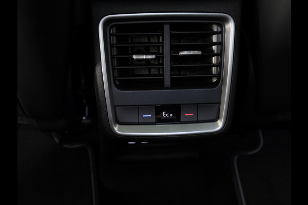 Škoda Enyaq 60 Sportline 204pk | Panoramadak | Light Band | Head up | Canton Sound | Elek. stoel | Adaptive Cruise | Blind spot