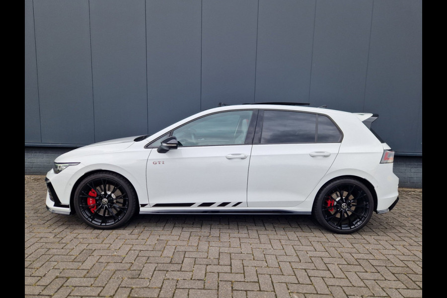 Volkswagen Golf 8.5 2.0 TSI GTI Clubsport /Akrapovic /FULL Options