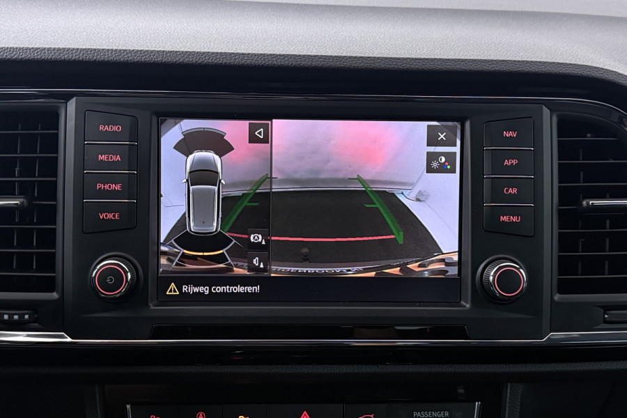 Seat Ateca 1.4 EcoTSI FR Business Intense (TREKHAAK, STOELVERWARMING, CRUISE CONTROL ADAPTIEF, NAVIGATIE, PARKEERSENSOREN)