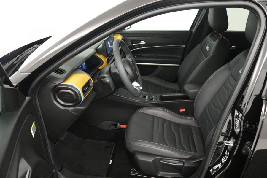 Jeep Avenger Summit 54 kWh (PARKEERSENSOREN, CRUISE CONTROL ADAPTIEF, CAMERA, NAVIGATIE)
