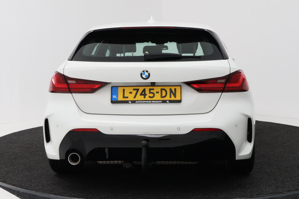 BMW 1-serie 118i High Executive (TREKHAAK, CAMERA, SFEERVERLICHTING, DEALER ONDERHOUDEN)